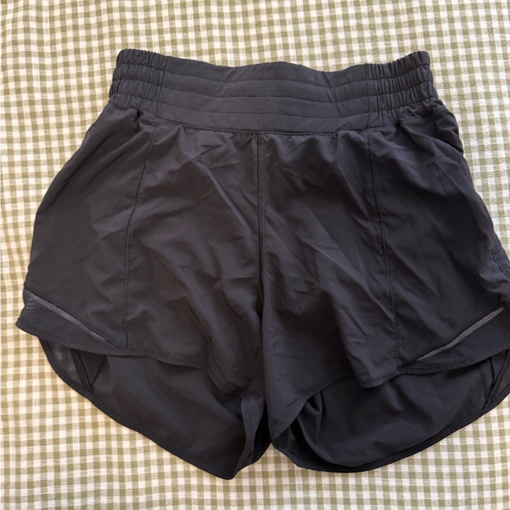 lululemon Hotty Hot Short high rise - 4in - Size 6